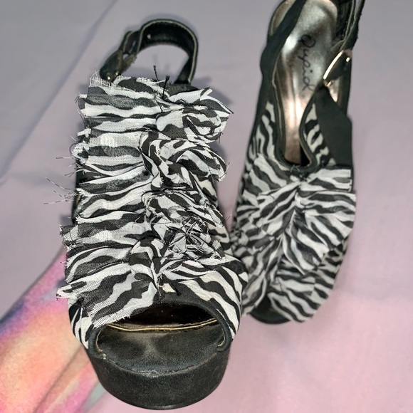 ‼️👠‼️BOGO 50% OFF. Zebra print ruffle high heels! - Picture 13 of 15
